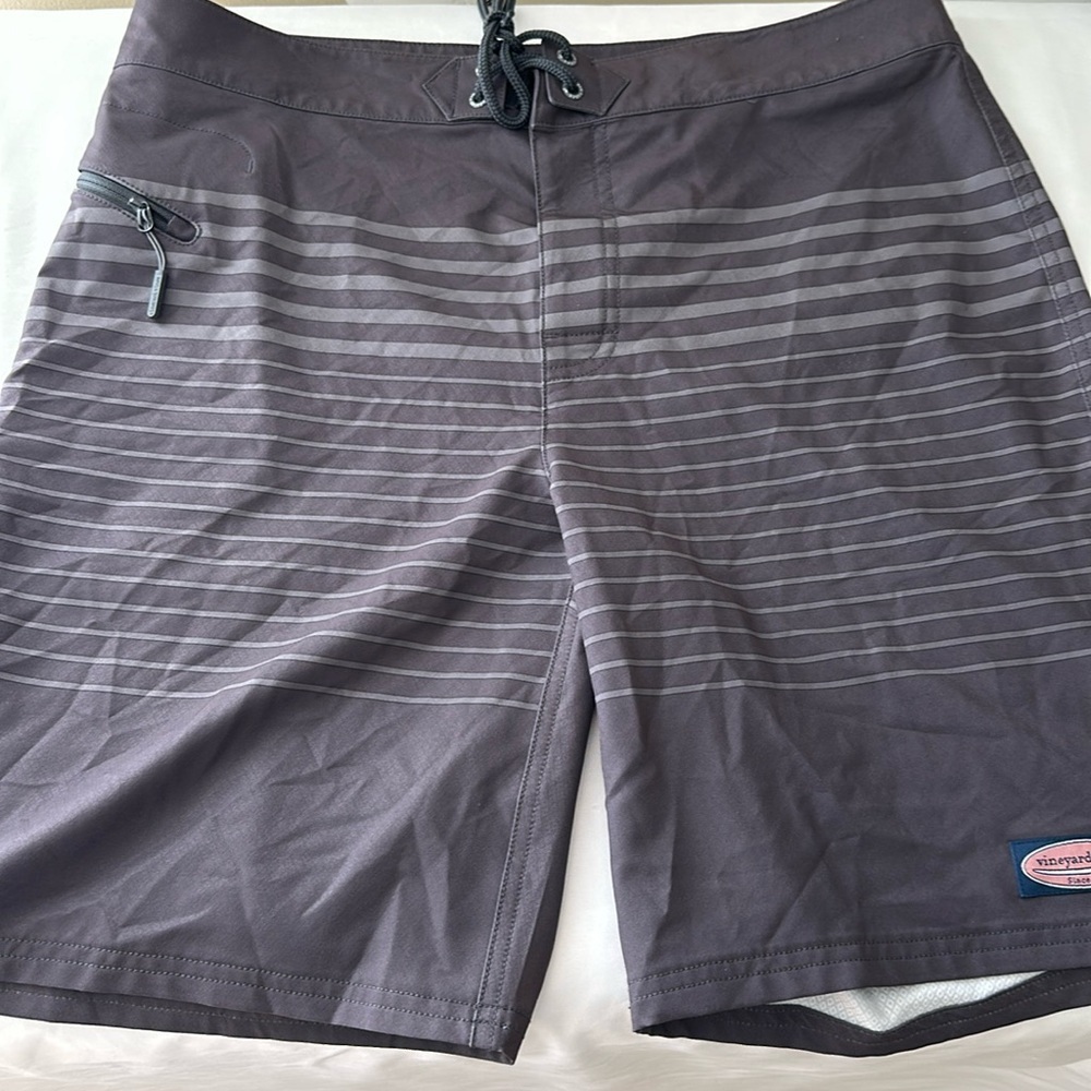 Men’s vineyard vines board shorts swim sz 32